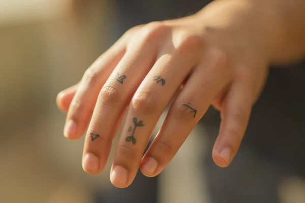 12 Iconic Small Hand and Finger Tattoos Worth the Pain